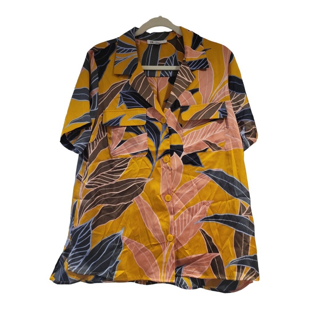 DR2 Women's Top Geometric Prints Size L Blouse Button Up Shirt Short Sleeve